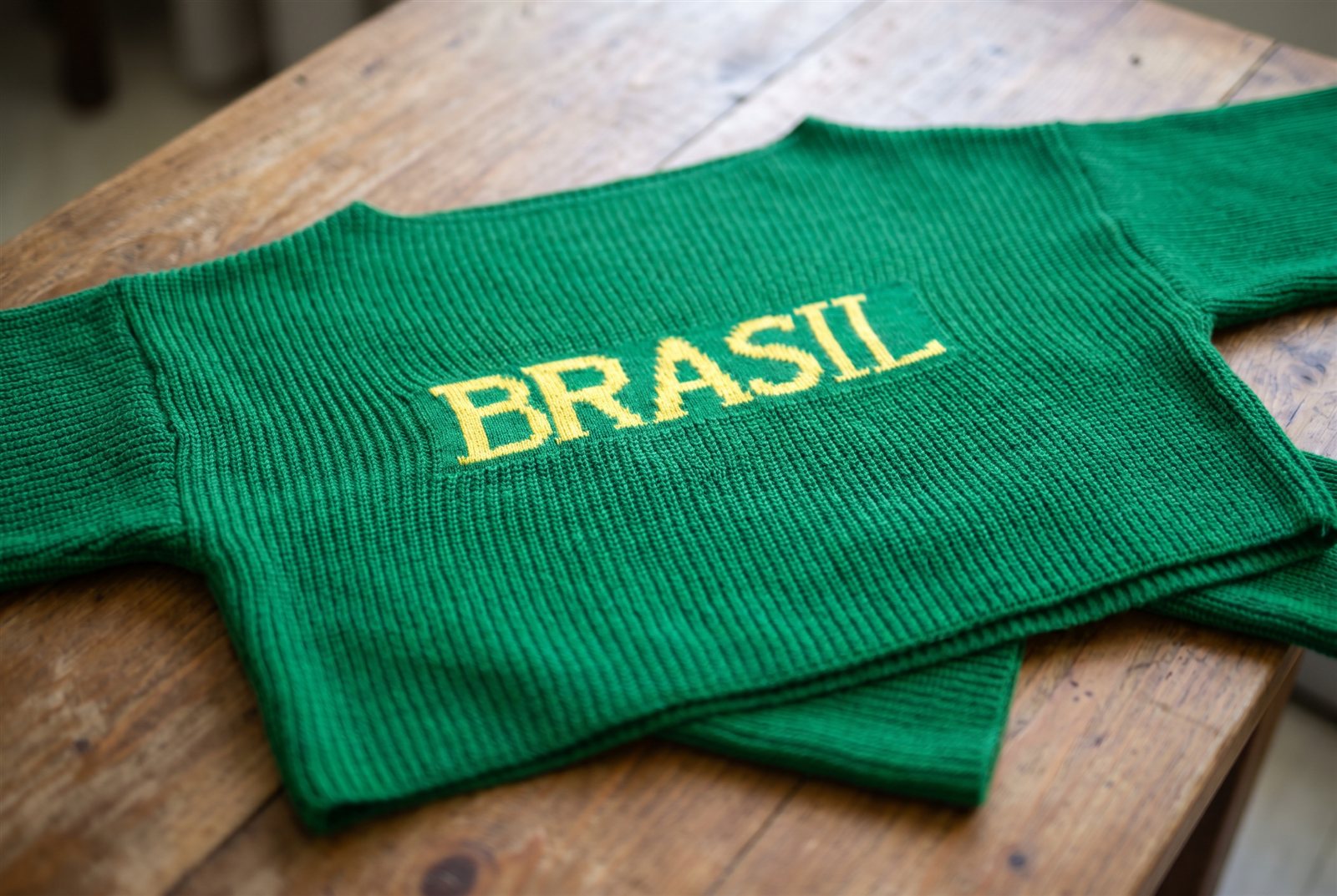 Cropped de Frio Brasil — close da estampa e do tecido